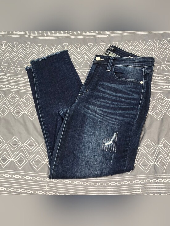 Judy Blue Denim - Judy Blue Midrise Boyfriend Fit Jeans Size 11/30